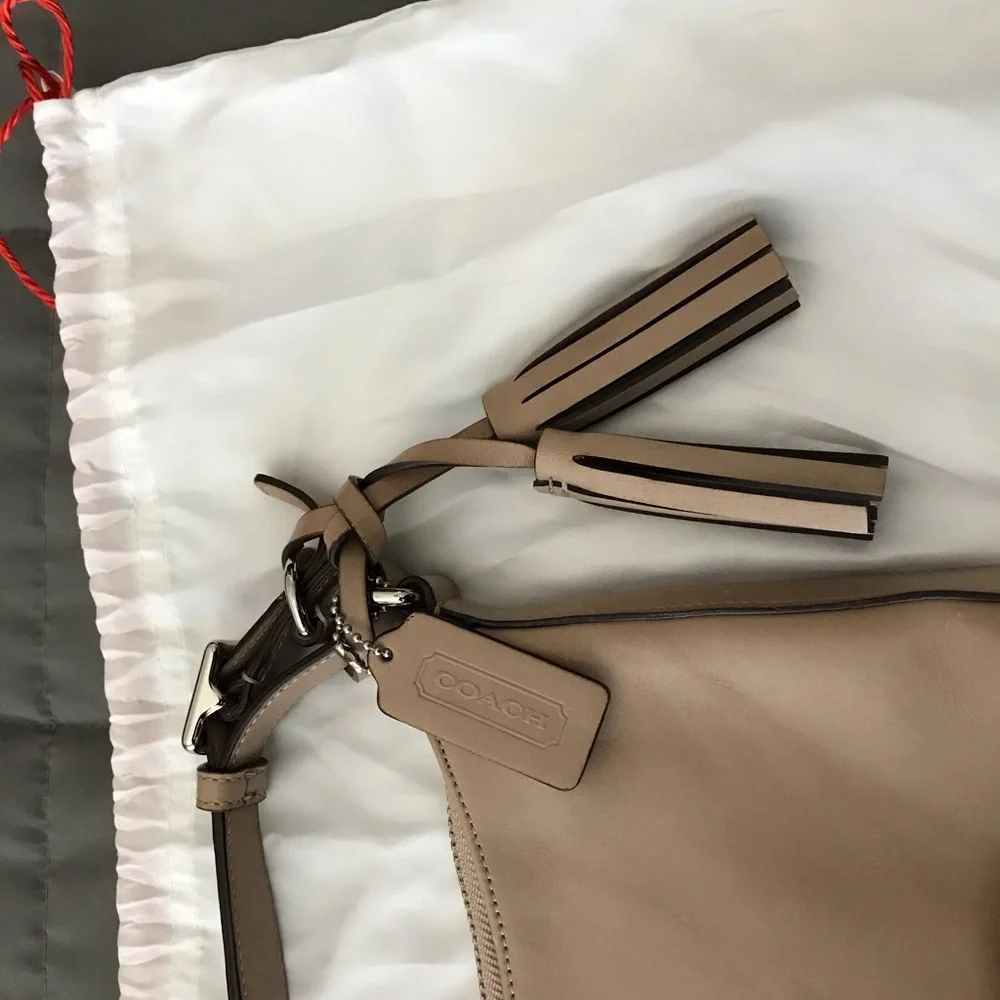 Coach Courtenay Leather Hobo – EUC - Picture 4 of 8